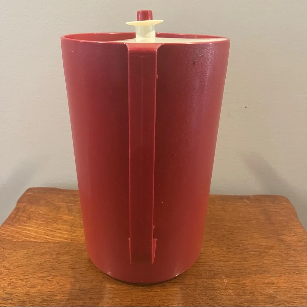 Tupperware Gallon Pitcher With Lid - Picture 5 of 10